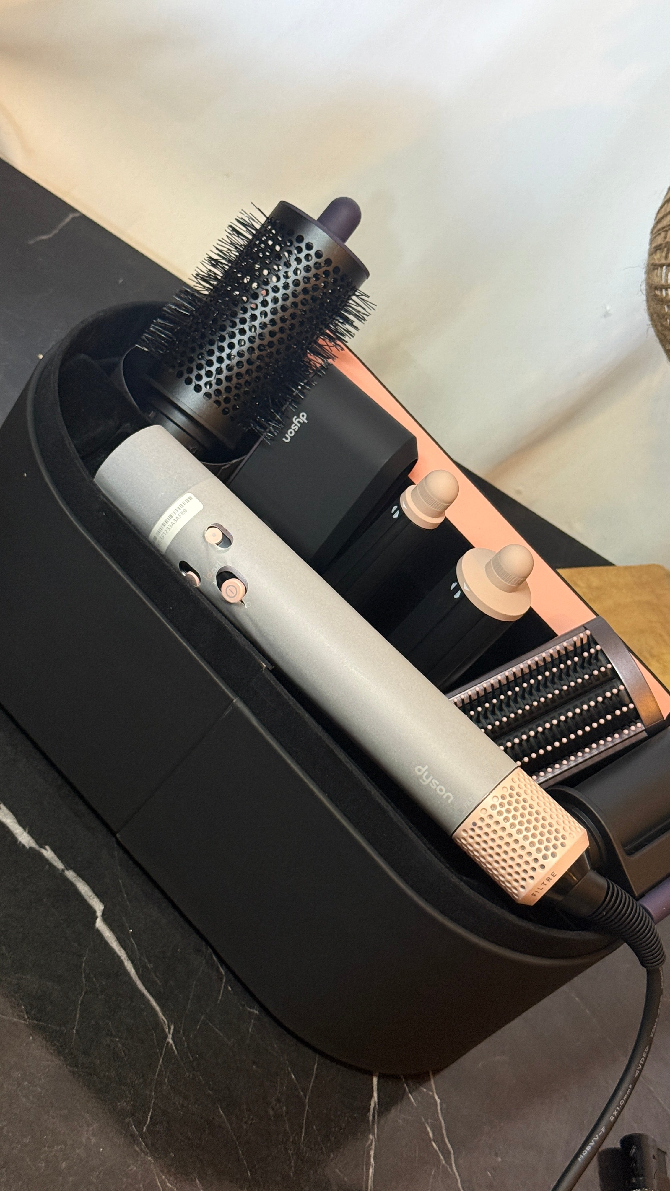 Dyson Airwrap  saç şekillendirme ve kurutma seti